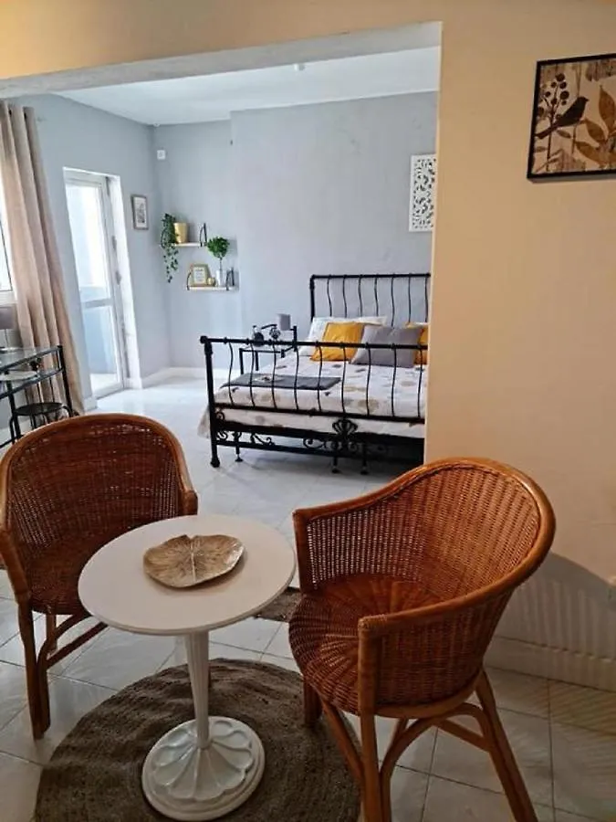 Deluxe B&B 
