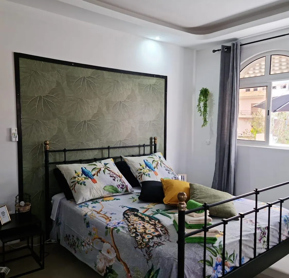 Deluxe B&B 